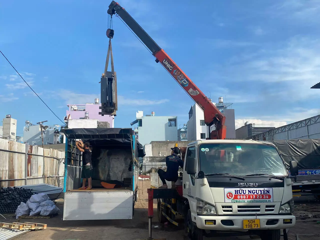 Đội ngũ t&agrave;i xế vận h&agrave;nh xe cẩu 2.5 tấn tại Hồ Ch&iacute; Minh